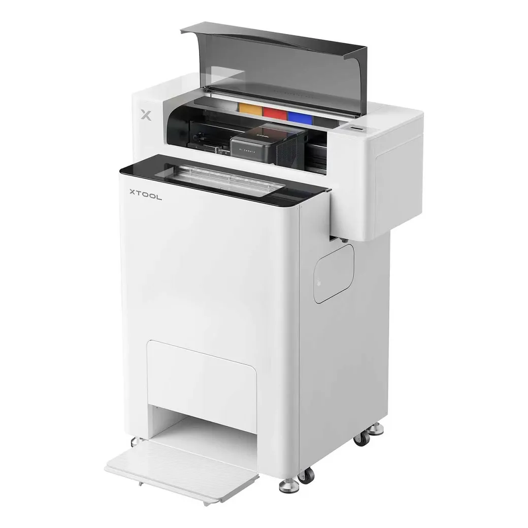 Der DTF-Drucker xTool Apparel Printer mit geöffneter Haube
